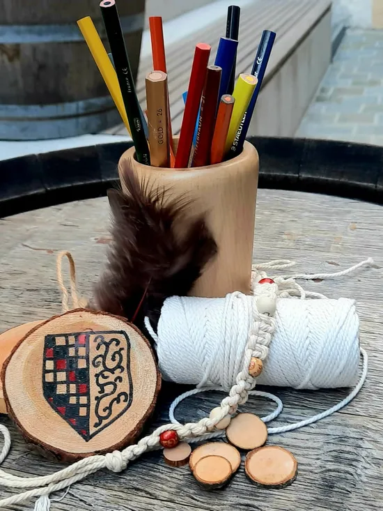 Mittelalterliches_Basteln.jpg