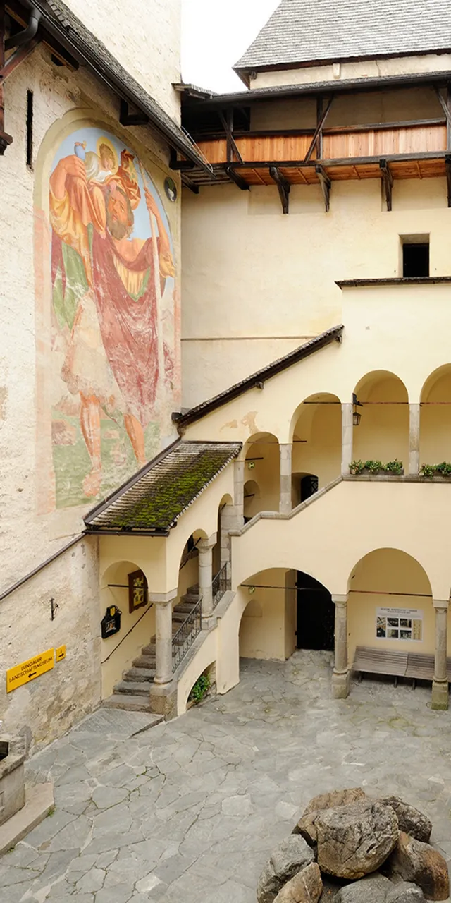 Burg_Mauterndorf_Foto.jpg