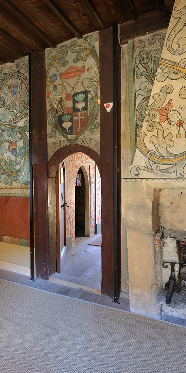 Burg_Mauterndorf_Wehrturm_2.jpg