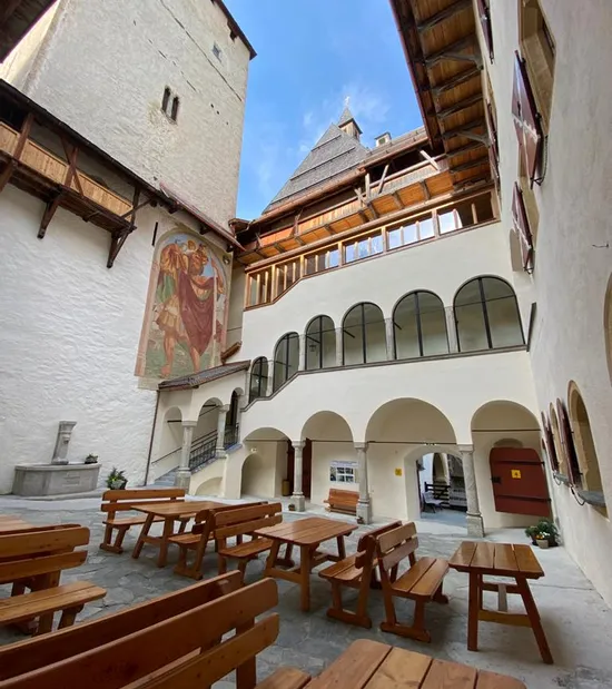 Burg Mauterndorf Burghof
